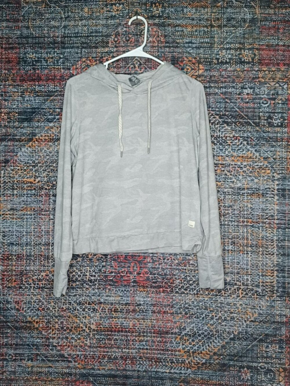 vuori womens 3tone gray Halo Essential lightweight cropped camo hoodie M